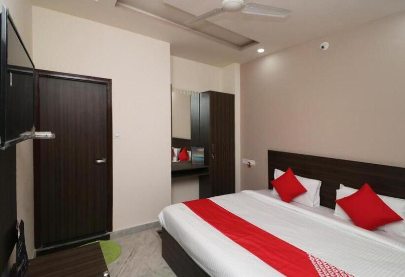 トリプルクラシックルーム, Oyo 28091 Royal Palace