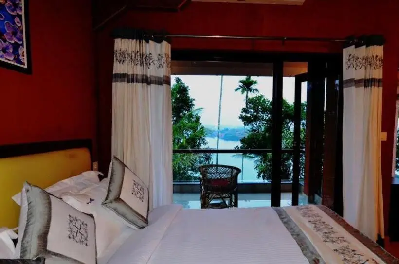 スタンダードトリプルルーム, Room In Guest Room   Lakerose Wayanad Resort   Lake View