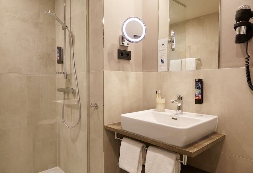 Номер Deluxe, Holiday Inn   The Niu, Hub Dusseldorf Messe, An Ihg