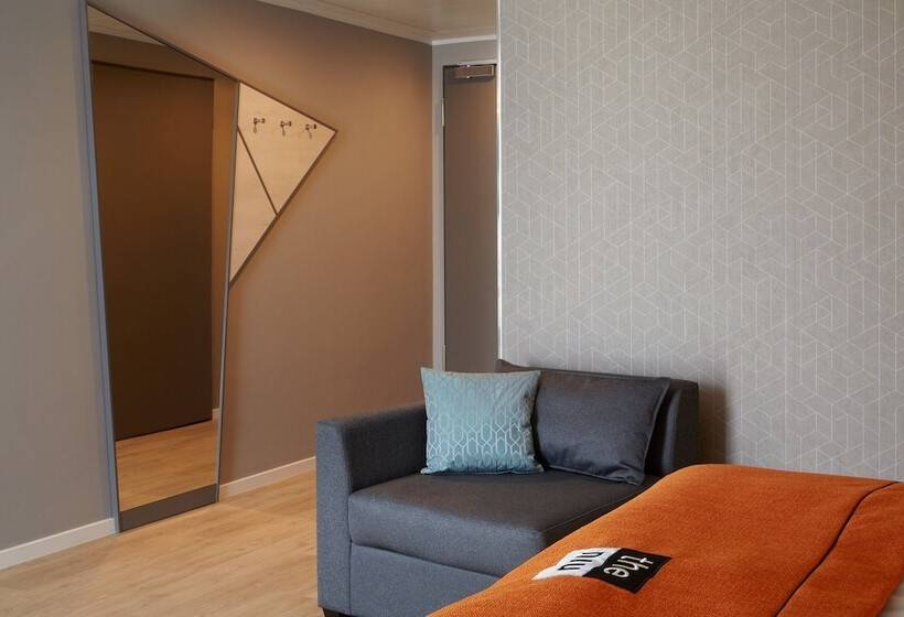 Номер Deluxe, Holiday Inn   The Niu, Hub Dusseldorf Messe, An Ihg