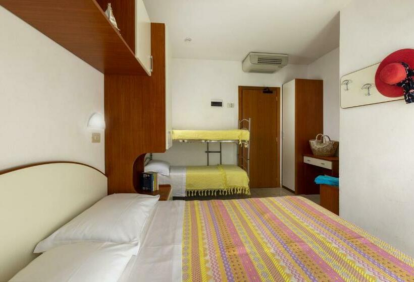 اتاق کلاسیک چهارنفره, Luana