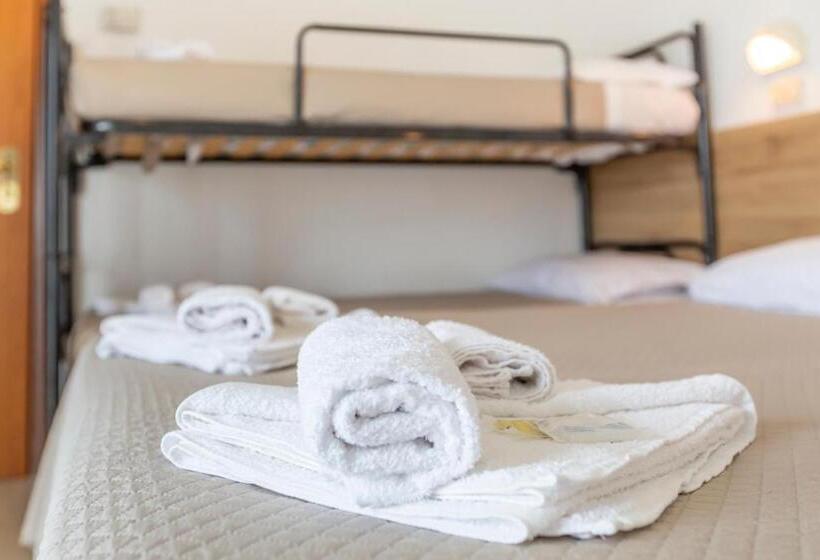 اتاق کلاسیک چهارنفره, Luana