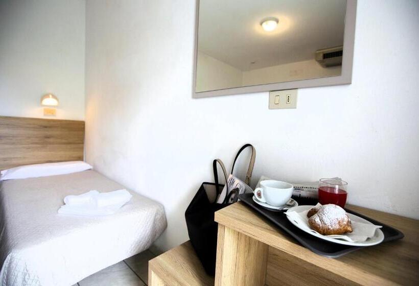 اتاق استاندارد یک تخته با بالکن, Luana