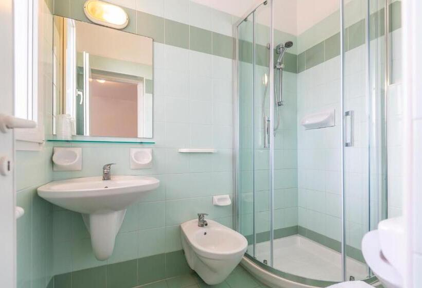 اتاق استاندارد با بالکن, Luana