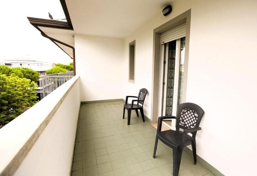 اتاق استاندارد با بالکن, Luana