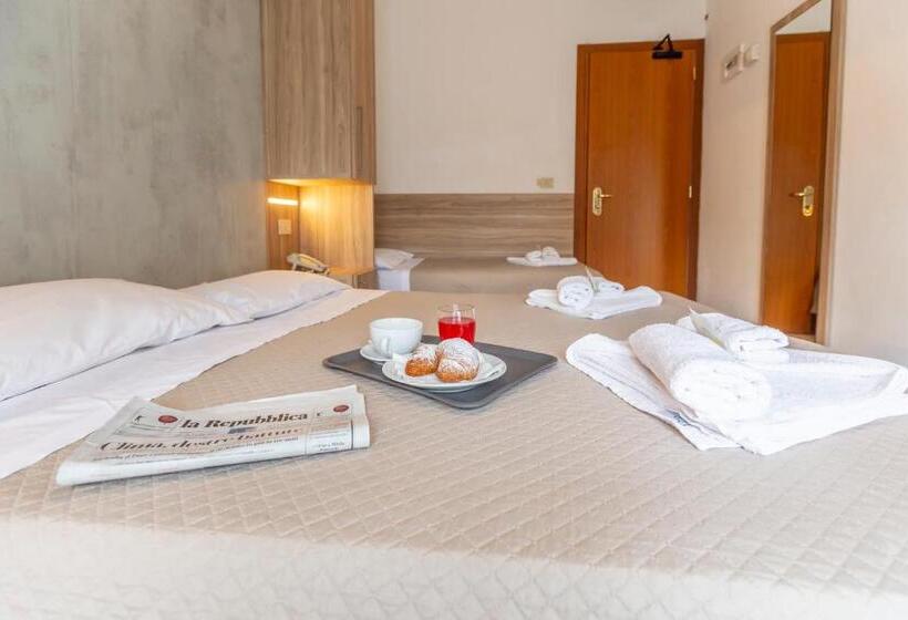 اتاق کلاسیک سه تخته, Luana