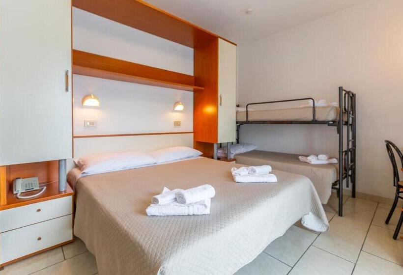 اتاق کلاسیک سه تخته, Luana