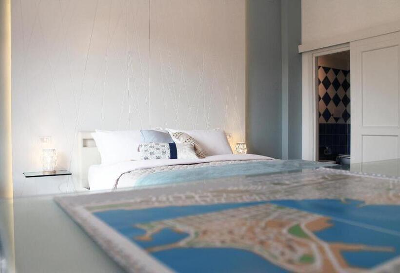 سوئیت با بالکن, Baris Suite Station