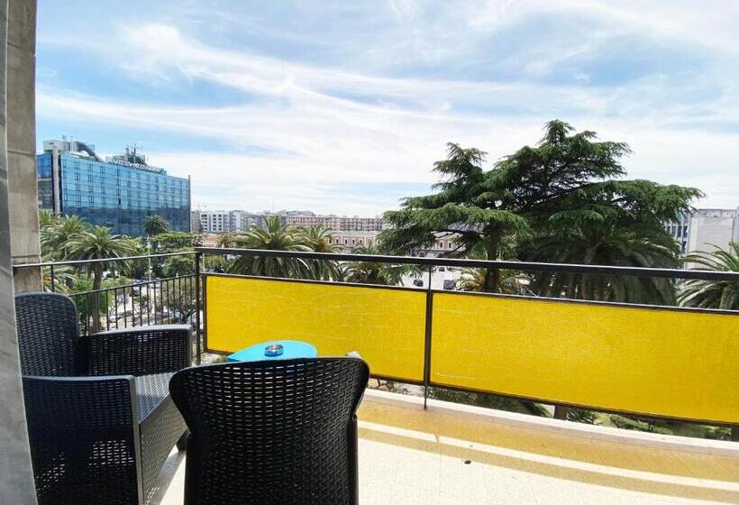 سوئیت با بالکن, Baris Suite Station