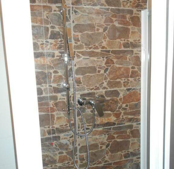 اتاق لوکس با تخت بزرگ, Jackie O' A La Maison