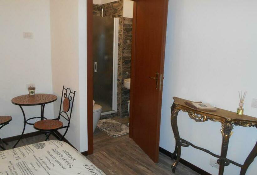 اتاق لوکس با تخت بزرگ, Jackie O' A La Maison