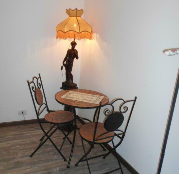 اتاق استاندارد, Jackie O' A La Maison