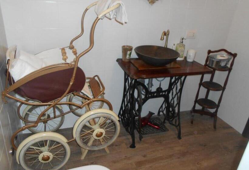 اتاق استاندارد, Jackie O' A La Maison