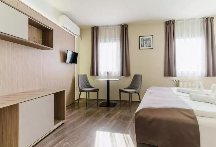 スタンダードルーム, Amstel Hattyú Panzió érintésmentes Bejelentkezés