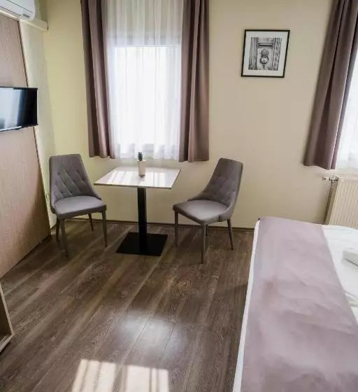 スタンダードルーム, Amstel Hattyú Panzió érintésmentes Bejelentkezés
