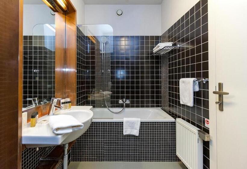 Quarto Deluxe, Aplaus