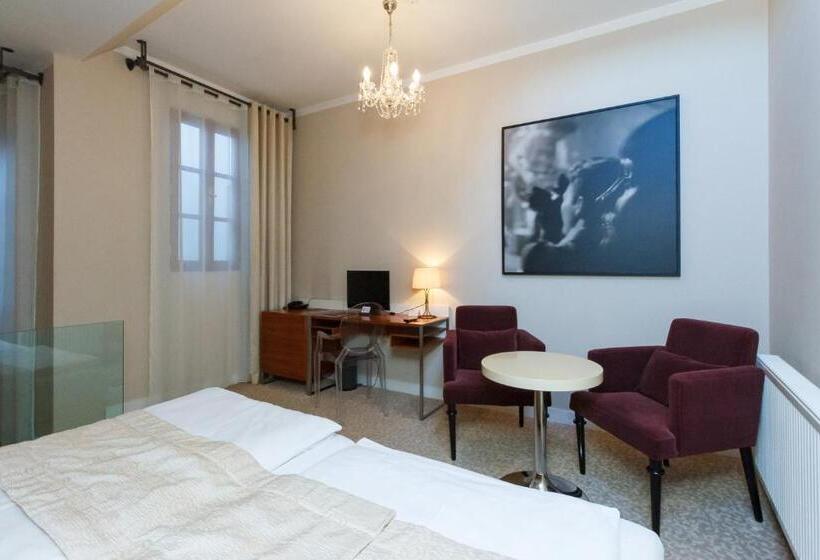 Quarto Deluxe, Aplaus