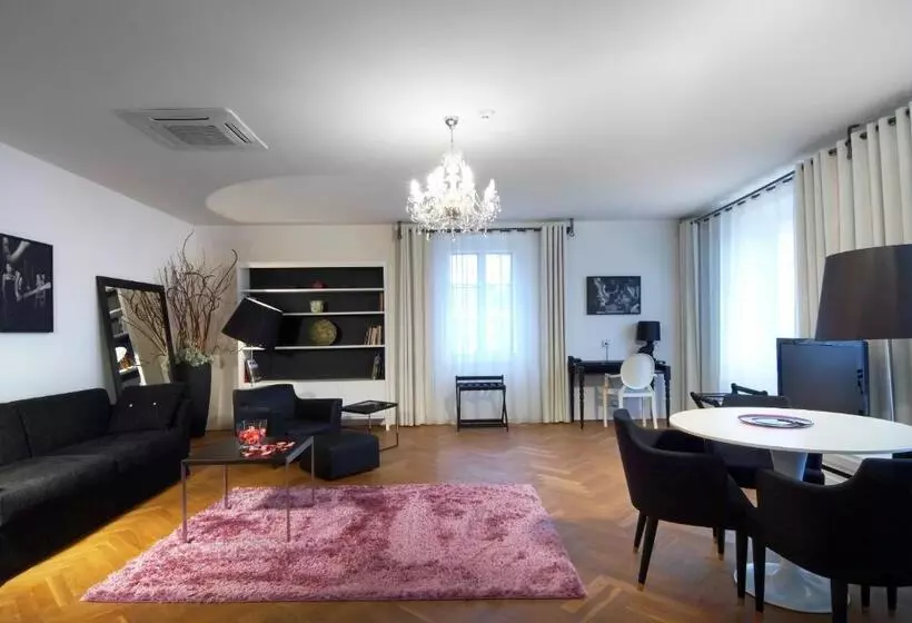 Apartamento 1 Quarto, Aplaus