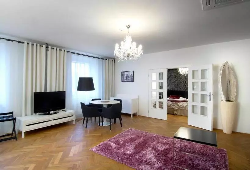 Apartamento 1 Quarto, Aplaus