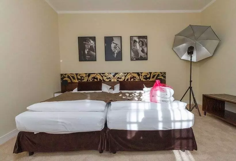 Quarto deluxe, Aplaus