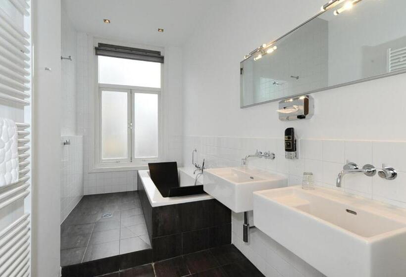 标准三人间, Bor Scheveningen