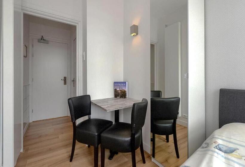 基本间, Bor Scheveningen