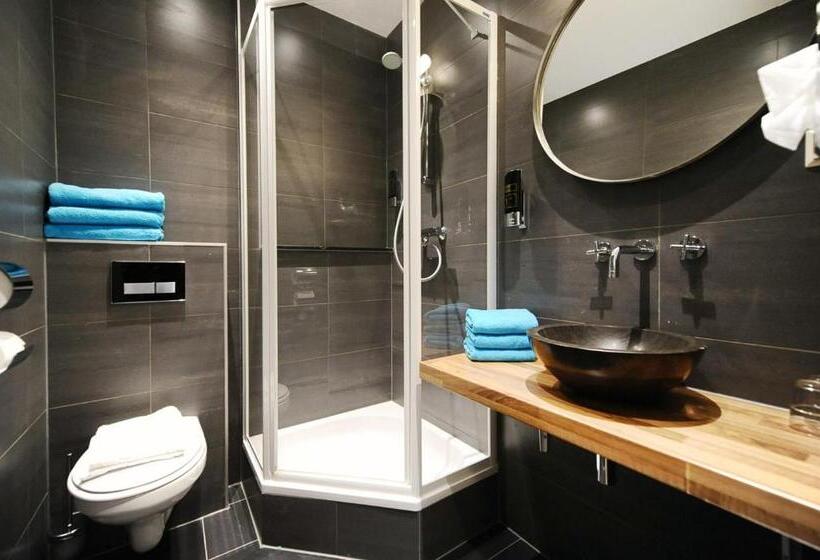 四人标准间, Bor Scheveningen