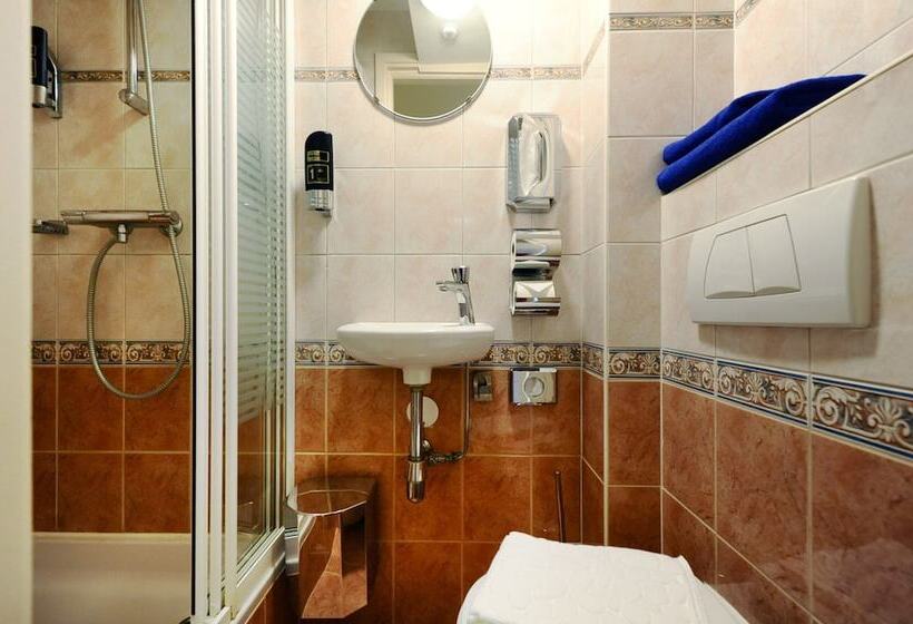 基本间, Bor Scheveningen