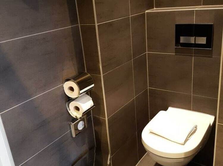 四人标准间, Bor Scheveningen