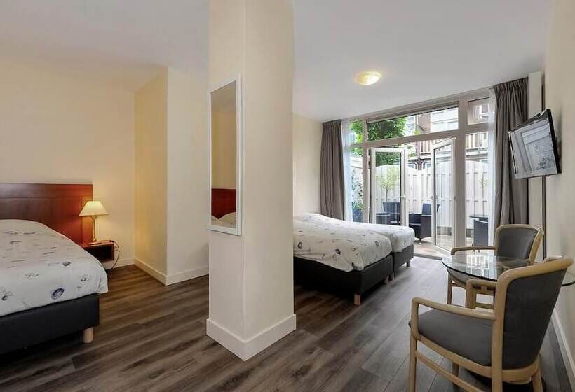 四人标准间, Bor Scheveningen