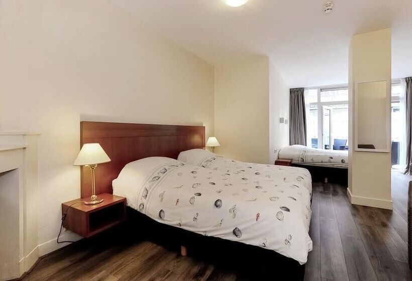 四人标准间, Bor Scheveningen