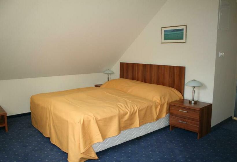 침실 1개 아파트, Főnix