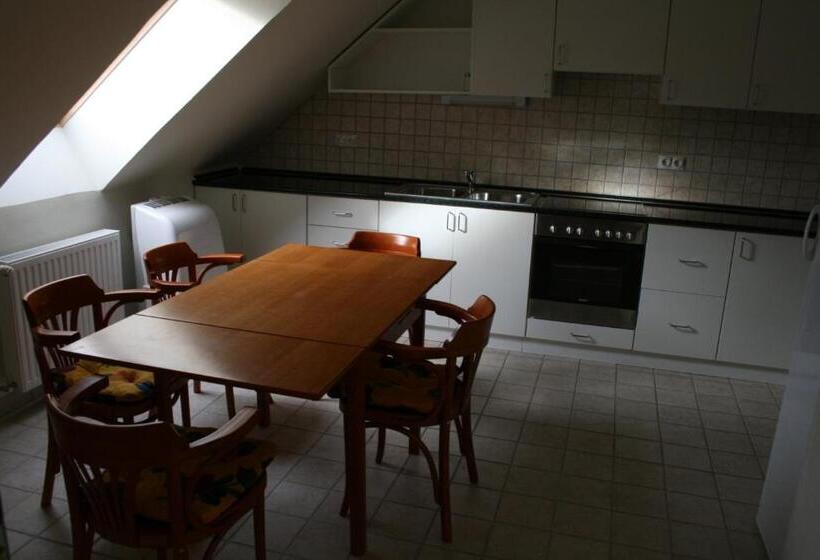 침실 1개 아파트, Főnix