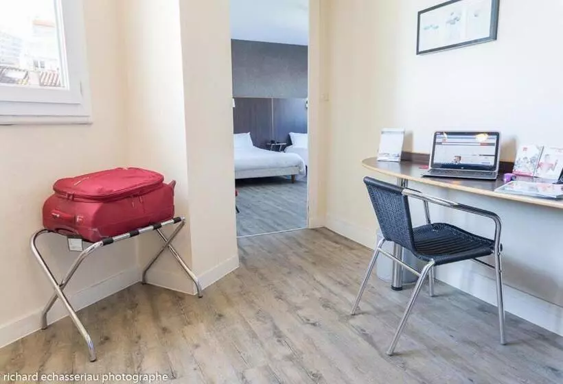 اتاق پنج‌تخته استاندارد, Hôtel De La Vendée