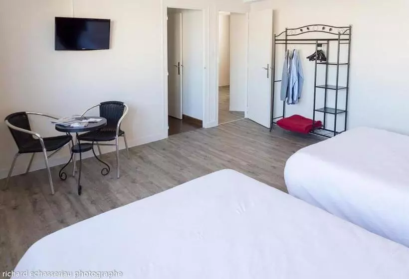 اتاق پنج‌تخته استاندارد, Hôtel De La Vendée