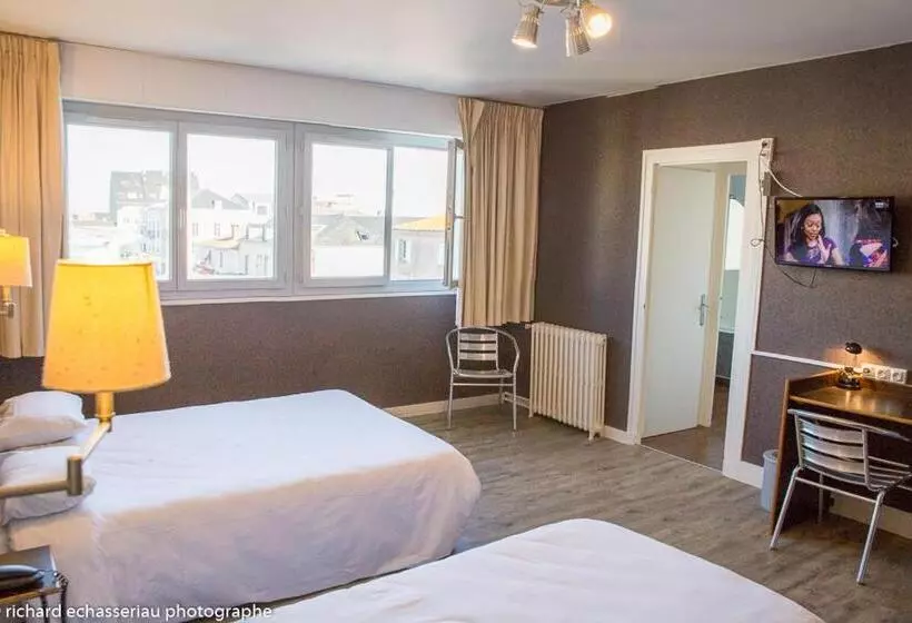 اتاق پریمیوم سه تخته, Hôtel De La Vendée