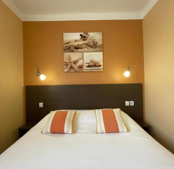 اتاق استاندارد یک نفره, Hôtel De Caen