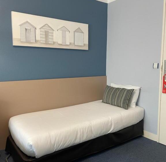 اتاق استاندارد سه نفره, Hôtel De Caen