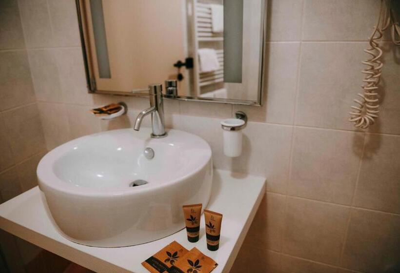 スーペリアールーム, La Contrada