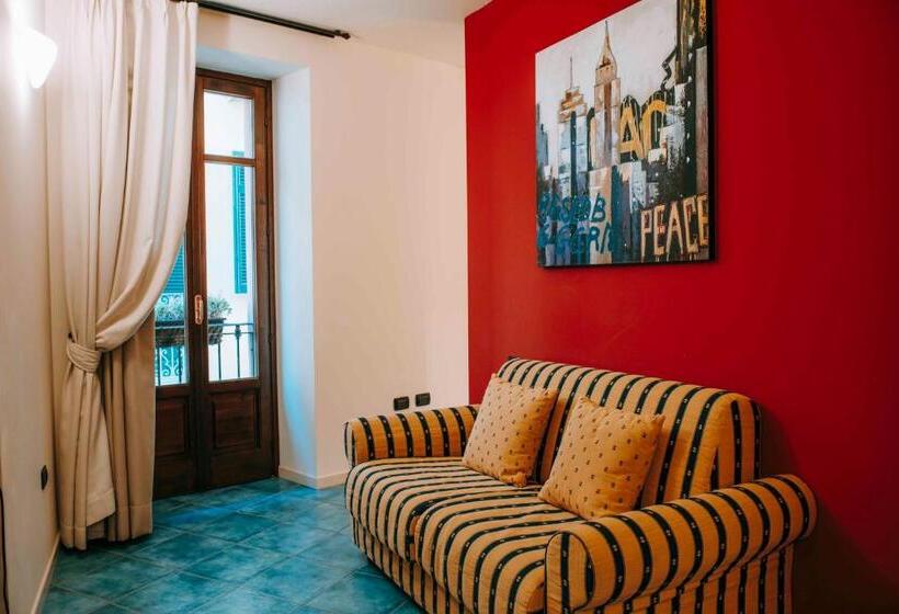 スタンダードトリプルルーム, La Contrada