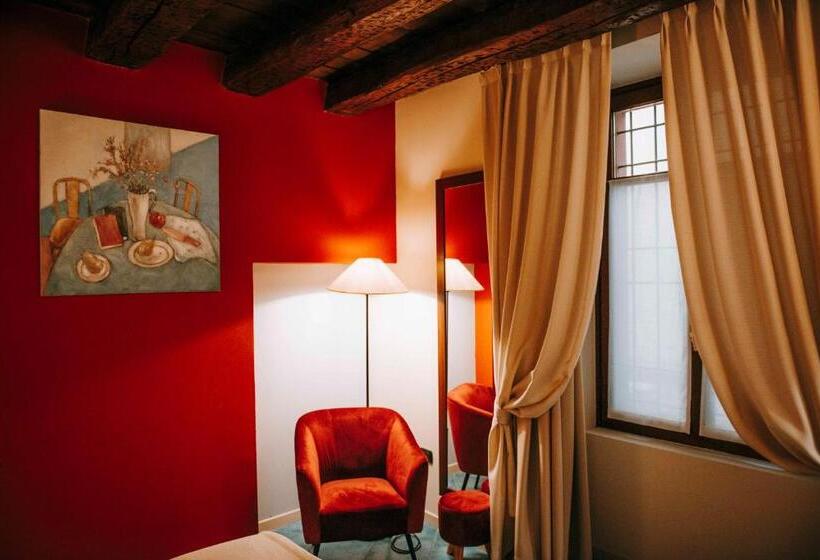 スタンダードルーム, La Contrada