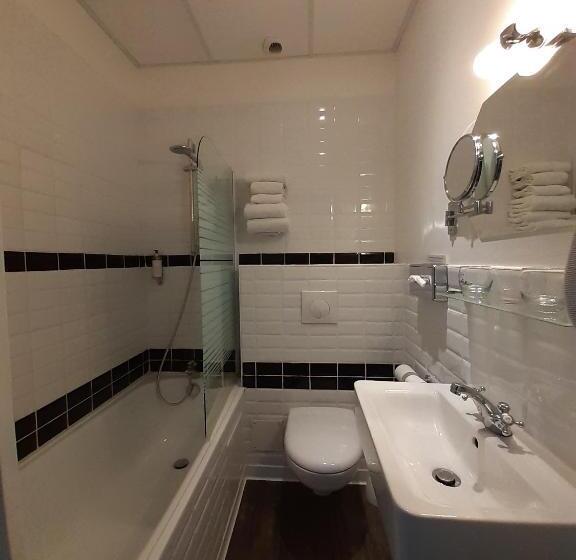 Номер Стандарт Трехместный, Hôtel Le Charleston