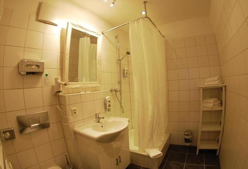 수피리어 룸, Mohren Post