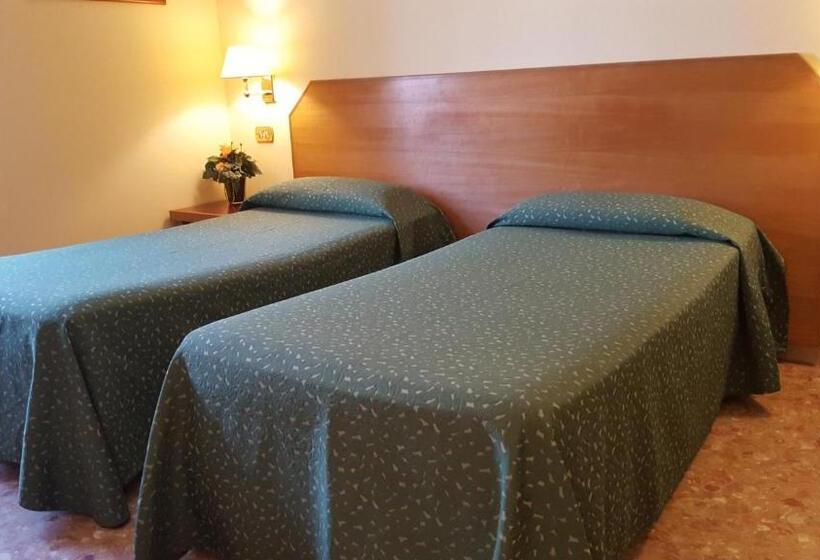 اتاق استاندارد, Nuovo Albergo