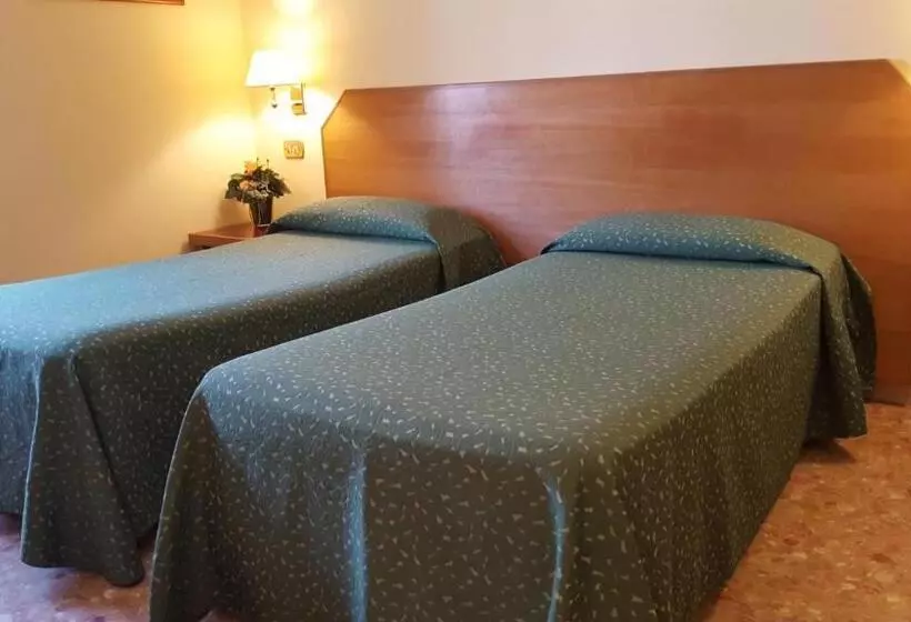 اتاق استاندارد, Nuovo Albergo
