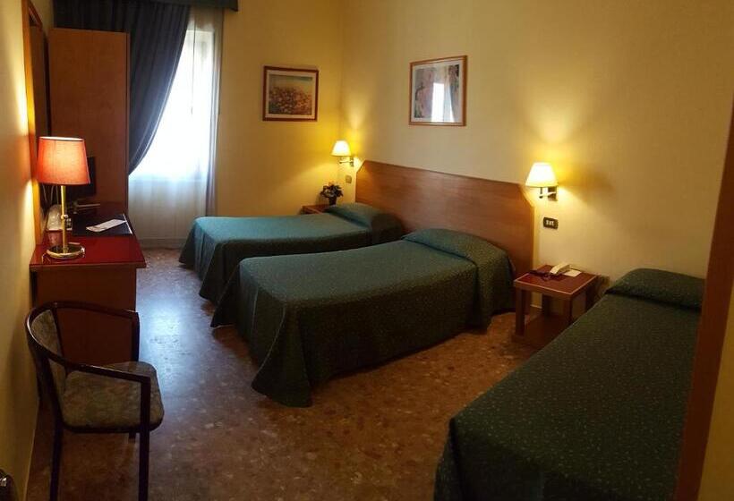 اتاق استاندارد سه نفره, Nuovo Albergo