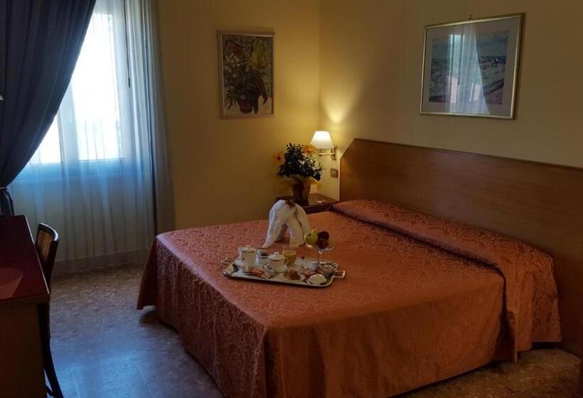 اتاق سوپریور, Nuovo Albergo