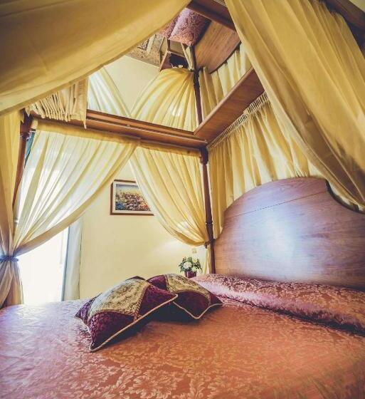 اتاق لوکس, Nuovo Albergo