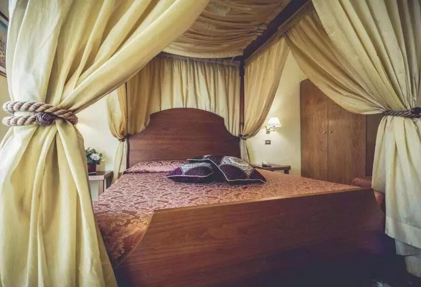 اتاق لوکس, Nuovo Albergo