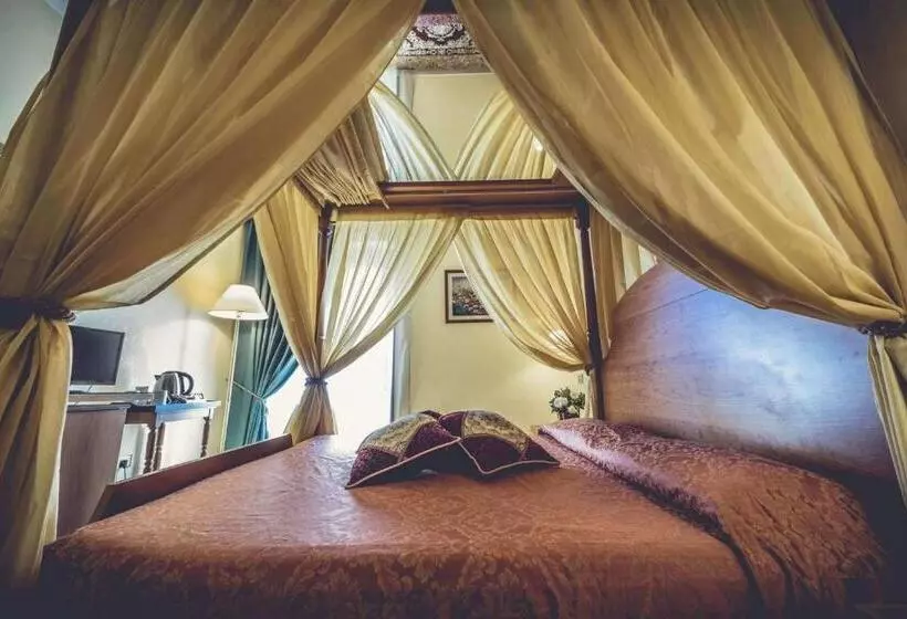 اتاق لوکس, Nuovo Albergo